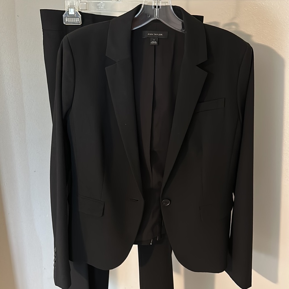 Black Ann Taylor women’s suit